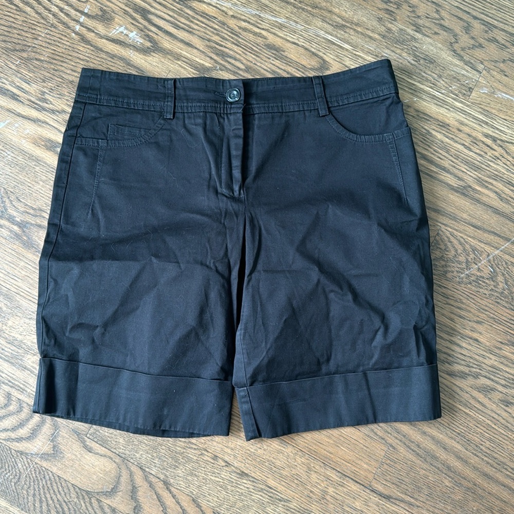 Trina Turk black cuffed Bermuda short size 10 (98% cotton/2% elastane)